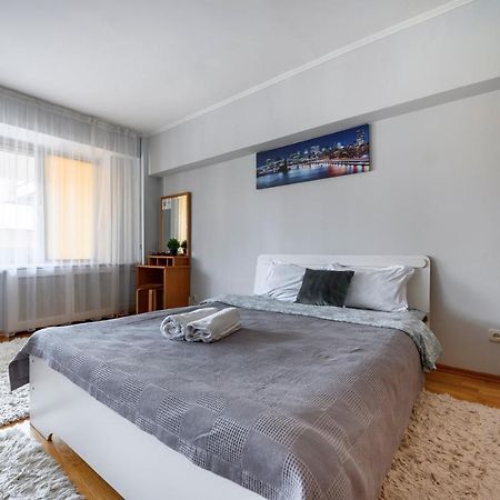 На Проспекте Ленина Apartamento Almaty Exterior foto