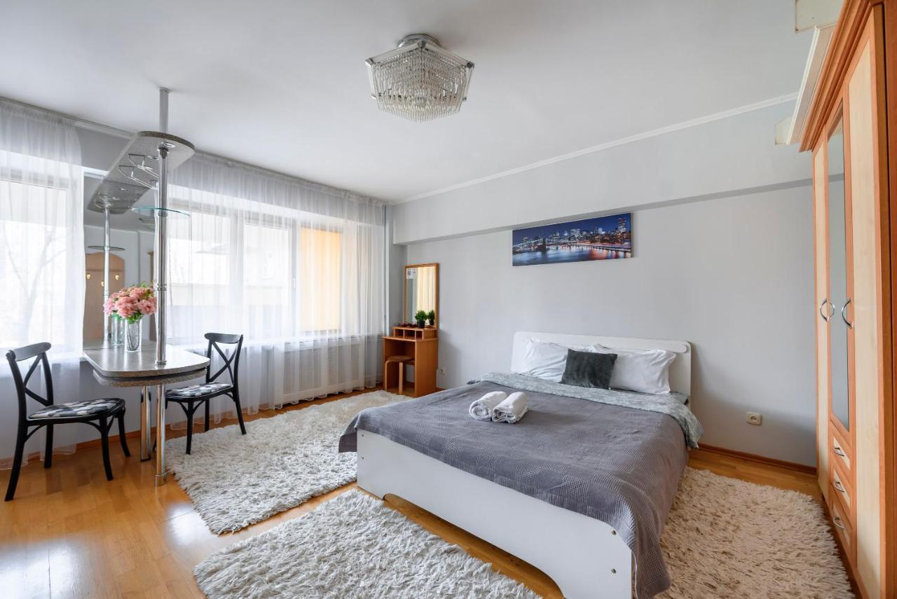 На Проспекте Ленина Apartamento Almaty Exterior foto