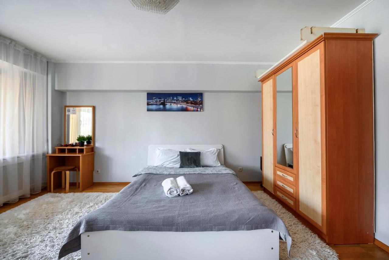 На Проспекте Ленина Apartamento Almaty Exterior foto