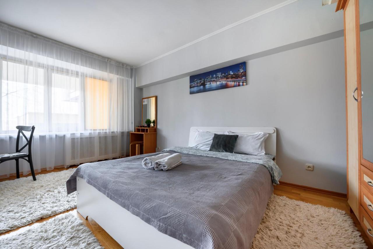 На Проспекте Ленина Apartamento Almaty Exterior foto