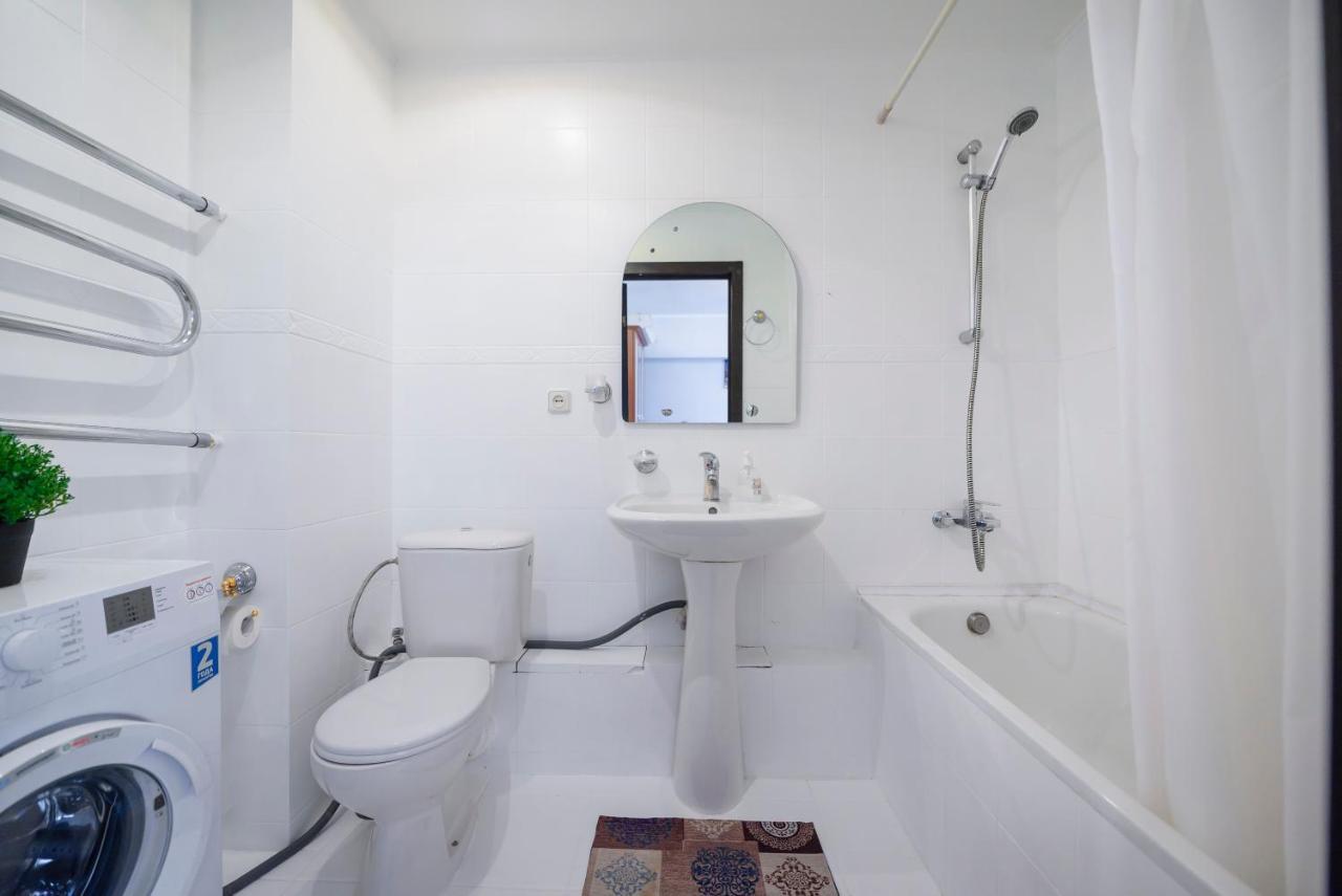 На Проспекте Ленина Apartamento Almaty Exterior foto