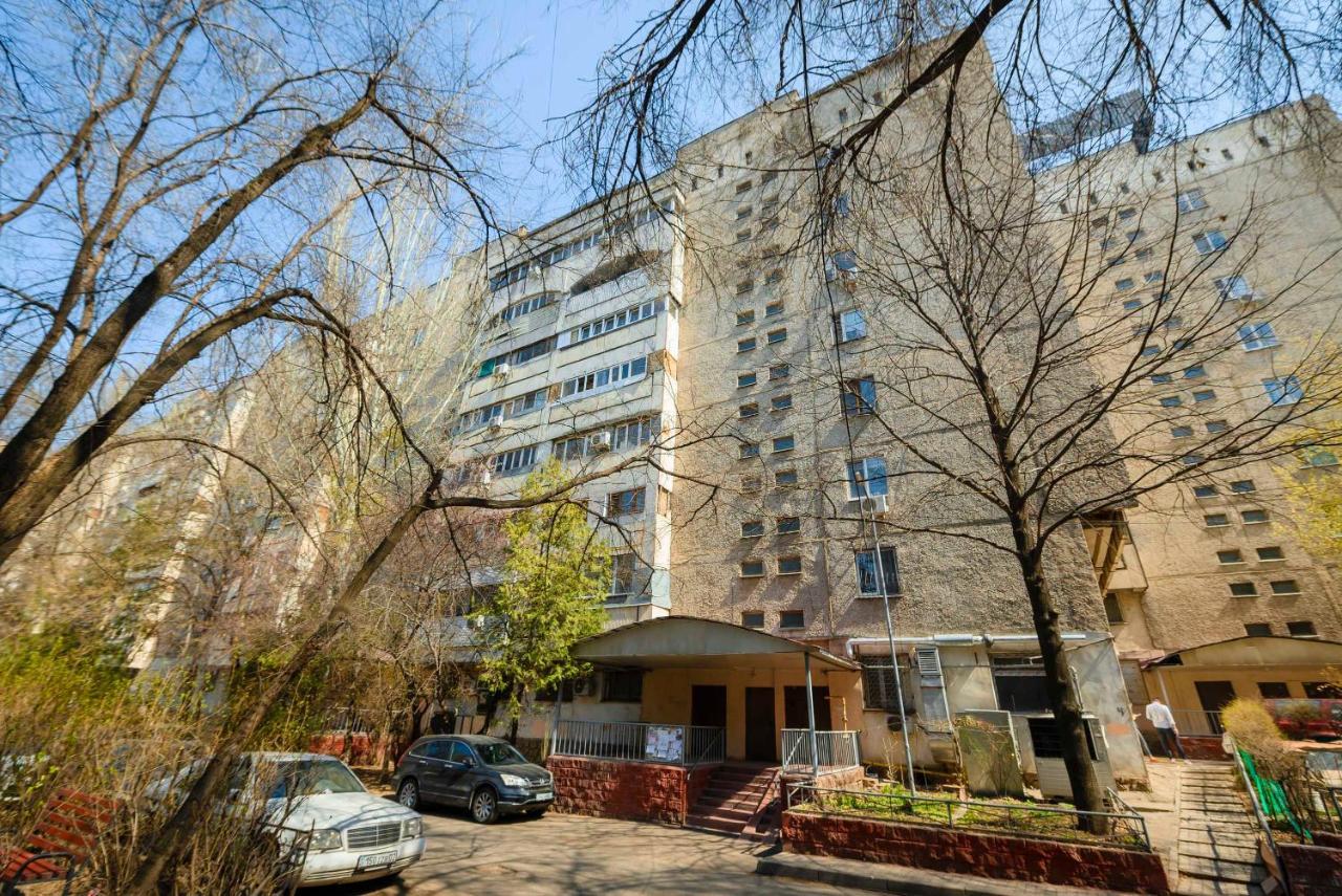 На Проспекте Ленина Apartamento Almaty Exterior foto